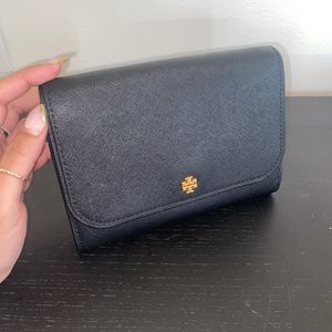 Never BEEN WORN Tory Burch